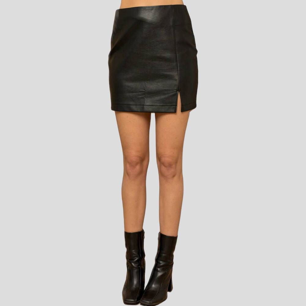 NEW GILLI hot tamale mini skirt in black